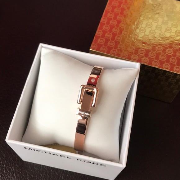 MICHAEL KORS BOXED ROSE GOLD BELT BANGLE BRACELET. - Picture 2 of 8